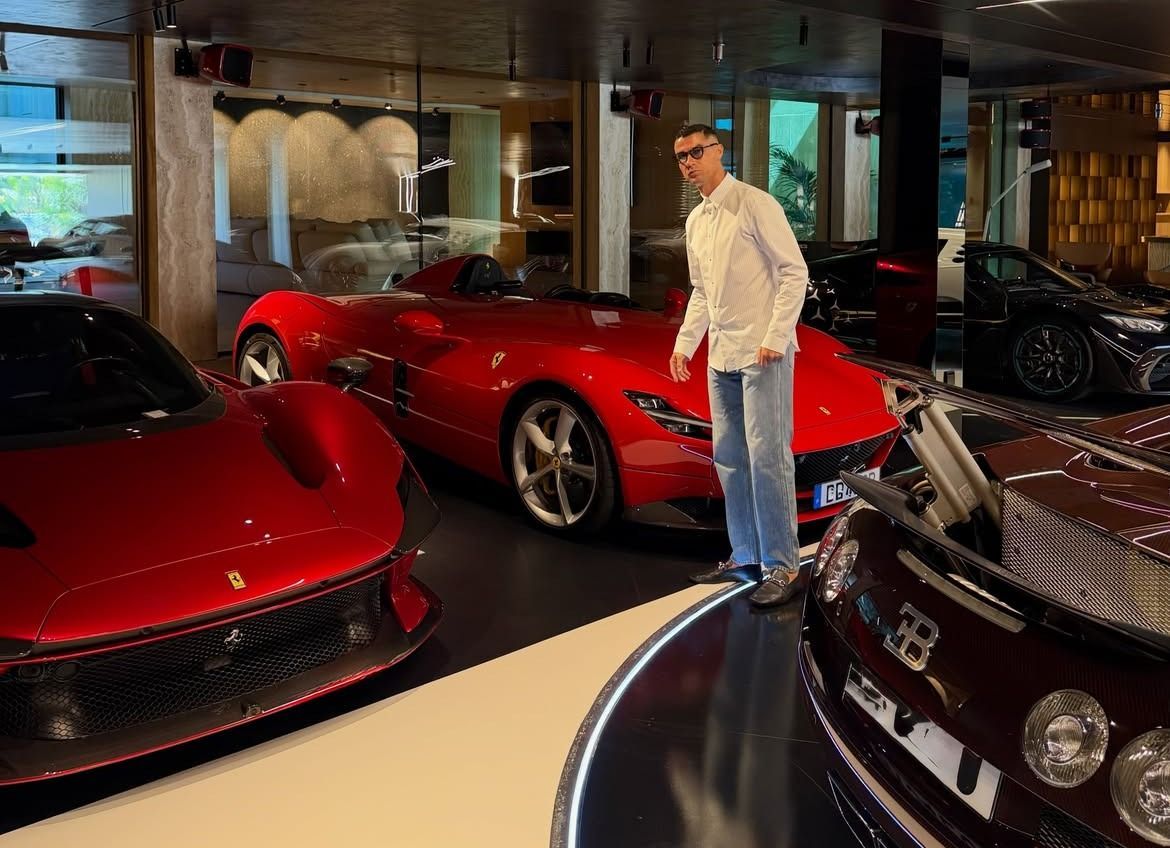 Cristiano Ronaldo megmutatta az autógyűjteményének egy részét, mintegy tízmilliárd forinttal pózolt