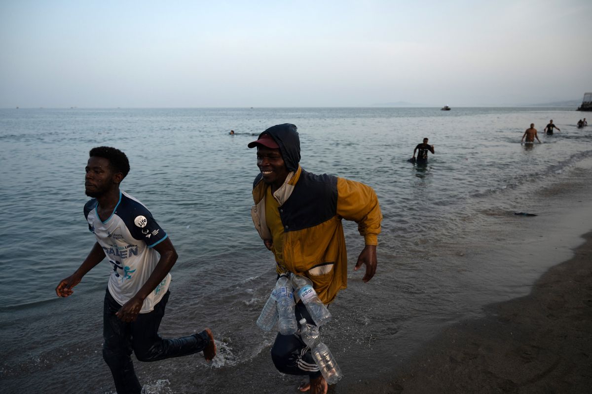 Európa még mindig rendkívül védtelen a tengeri úton érkező migránsok tömegével szemben (Fotó: JORGE GUERRERO / AFP)