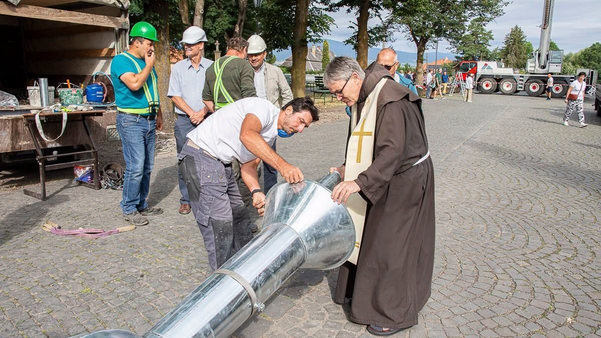 Ősi hagyományt visznek tovább Csíksomlyón