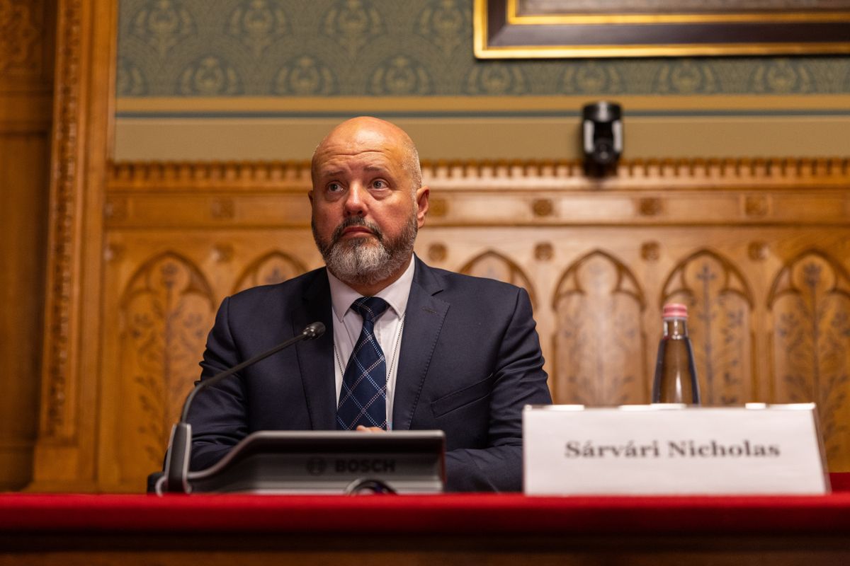 Tisza frakció jelöltje, Sárvári Nicholas a meghallgatáson
Az Országgyűlés igazságügyi és alkotmányügyi bizottságának ülése, a Nemzeti Vagyonvisszaszerzési és Vagyonvédelmi Hivatal elnöki tisztségére jelölt meghallgatása
