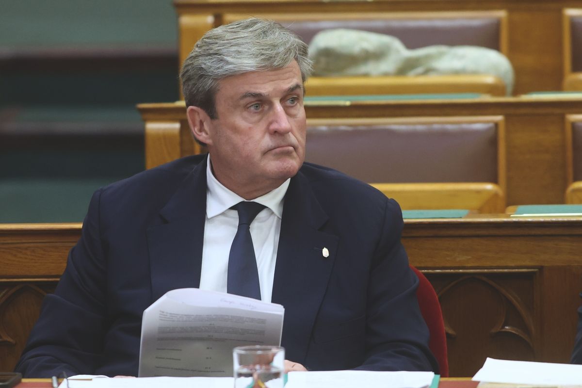 Kapitány István gazdasági és energetikai miniszter sem válaszolt a kérdéseinkre. Fotó: Havran Zoltán