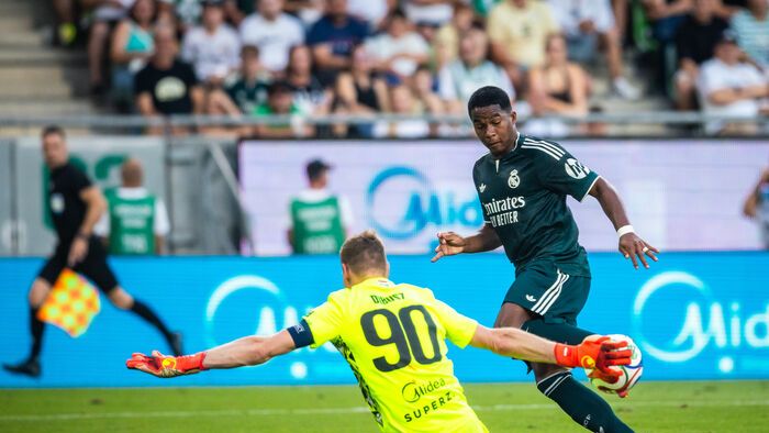 Endrick ziccerénél nagyot védett Dibusz Dénes, az FTC első számú kapusának végül a fiatal Mario Rivas fejelt gólt a Real Madrid játékosai közül
