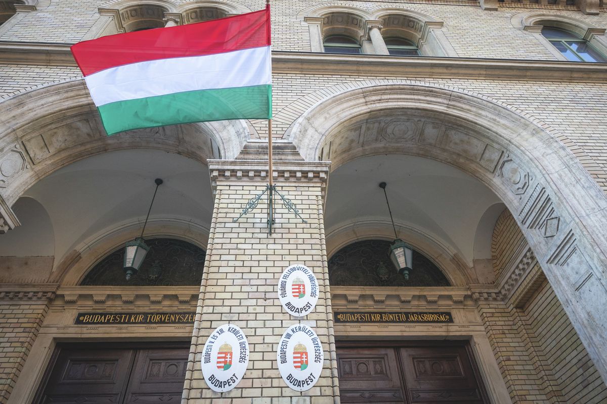 bíróság
illusztráció
fővárosi bíróság épülete

20260218 Budapest 
Szakértők és egy hangfelvétel meghallgatásával, illetve egy videó megtekintésével folytatódott az emberölés kísérletével vádolt anya büntetőpere a Fővárosi Törvényszéken. Az ügyészség szerint Erika szándékosan leforrázta gyermekét, ő azonban tagadja, hogy ártani akart Zsombornak.
Fotó: MW Bulvár
képen: Fővárosi Törvényszék