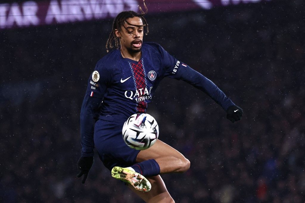 Bradley Barcola a PSG-ét a Liverpool mezére cserélte le