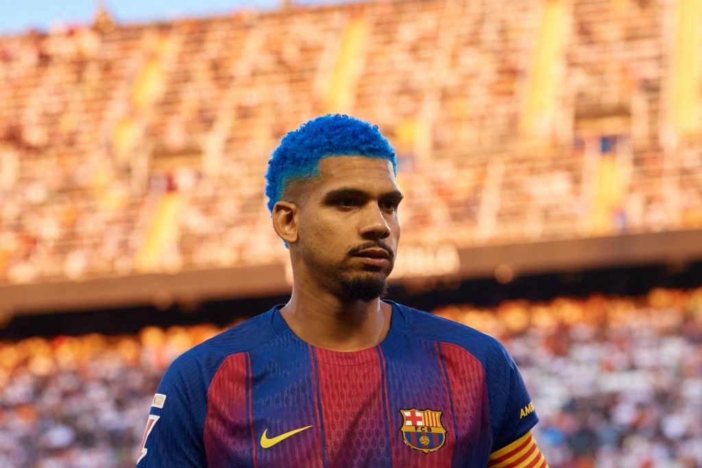Ronald Araújo a Barcelona helyett a Liverpool csapatánál töltheti az új idényt