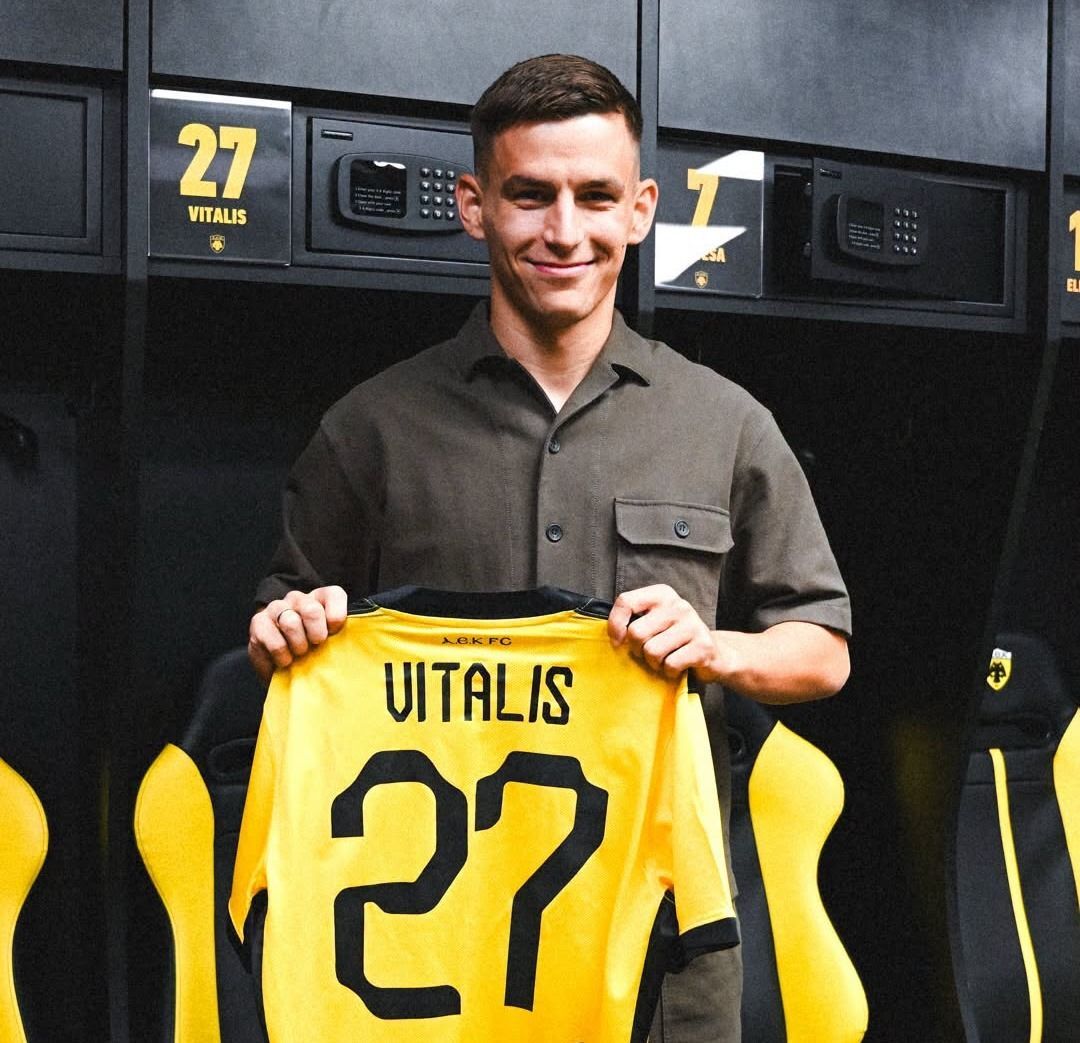 Vitális Milán már az AEK Athén mezét tartja a kezében, 27-esben játszik majd Görögországban