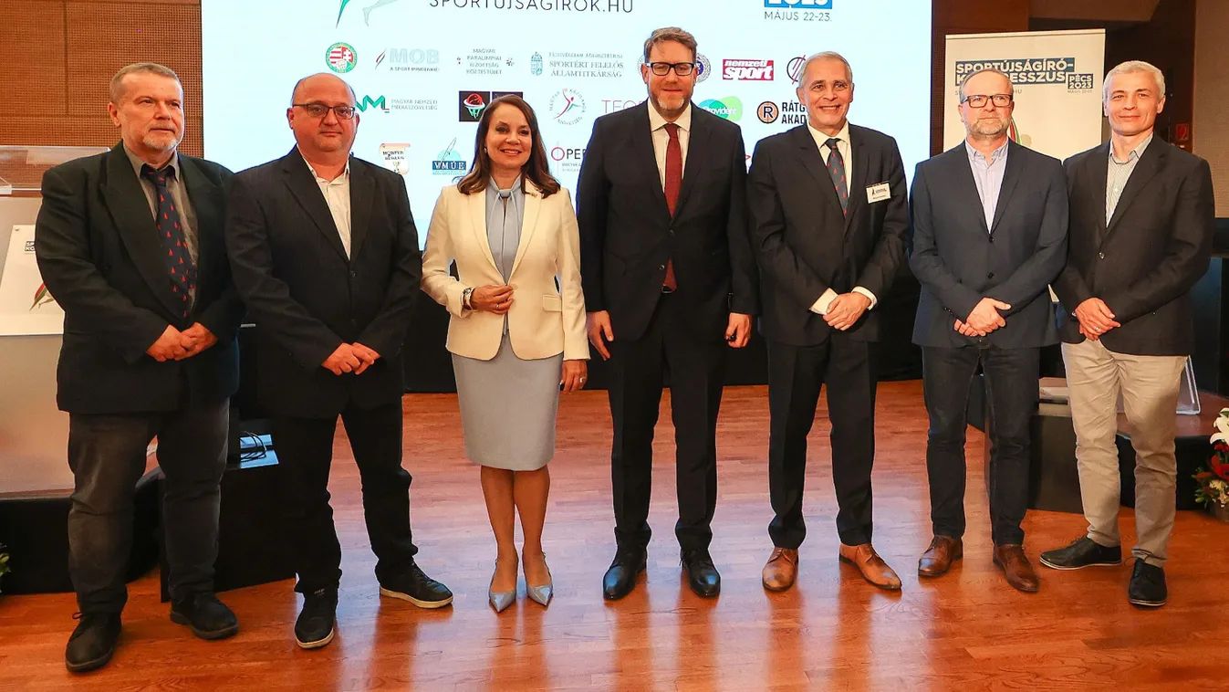 Az MSÚSZ távozó elnöksége egy 2023-as felvételen: S. Tóth János, Moncz Attila, Csisztu Zsuzsa, Szöllősi György, Mravik Gusztáv, Sörös Jenő és Deák Zsigmond (b–j)