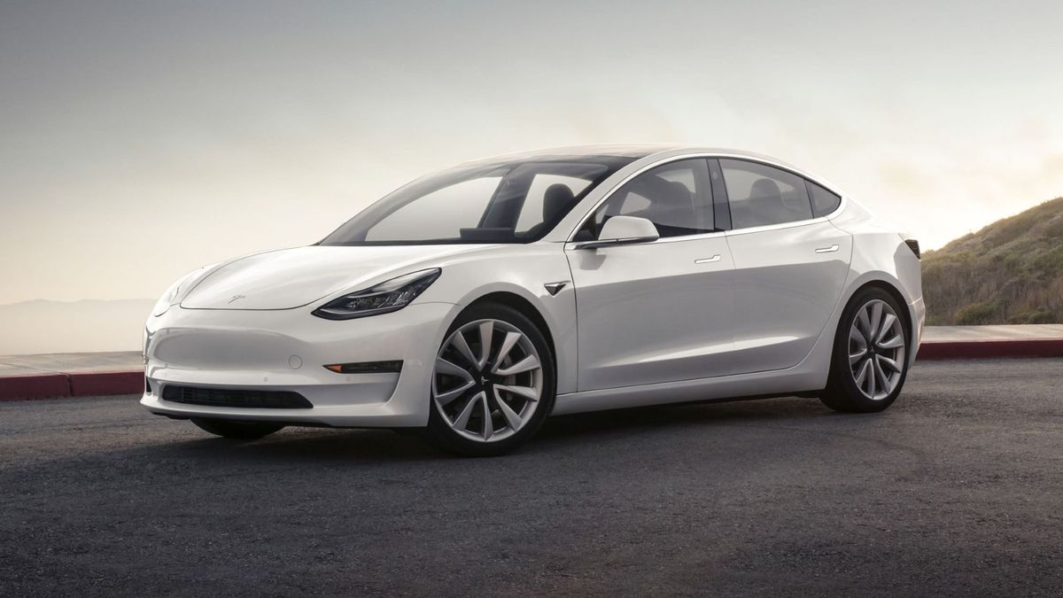 Sokkal többen akarnak itthon villanyautót venni, mint egy éve, közben csökkent a Tesla dominanciája