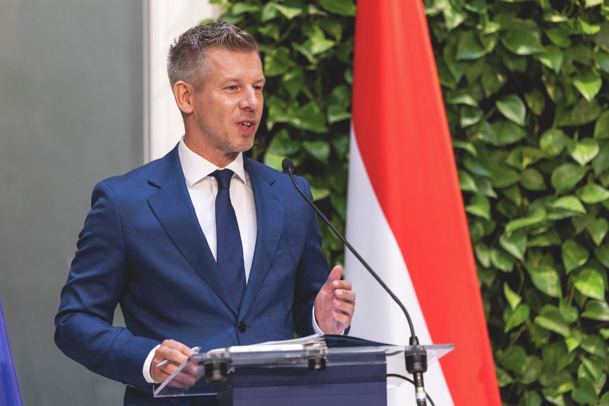 Kormányinfó Magyar Péter