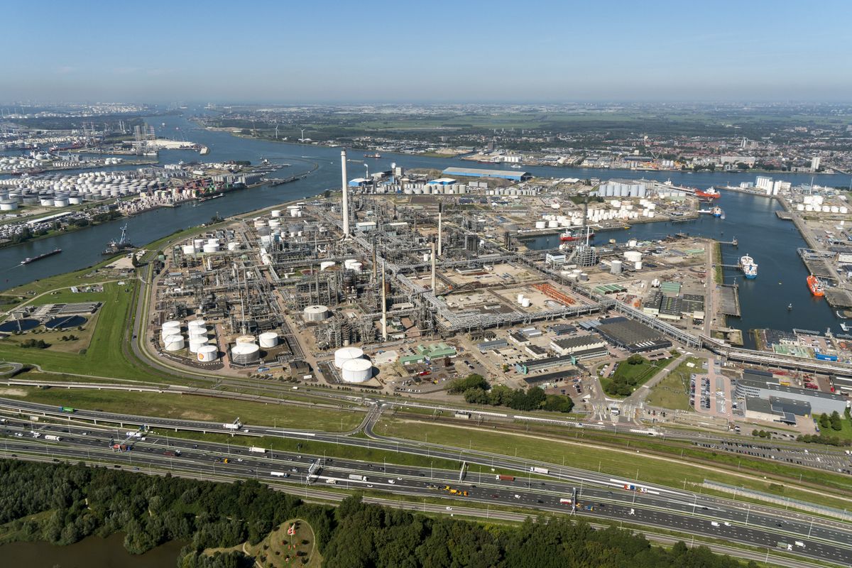 Shell Pernis Rotterdam is the largest refinery in Europe covering the area of 1,000 football fields. netherlands out - belgium out (Photo by aerovista luchtfotografie / ANP MAG / ANP via AFP)