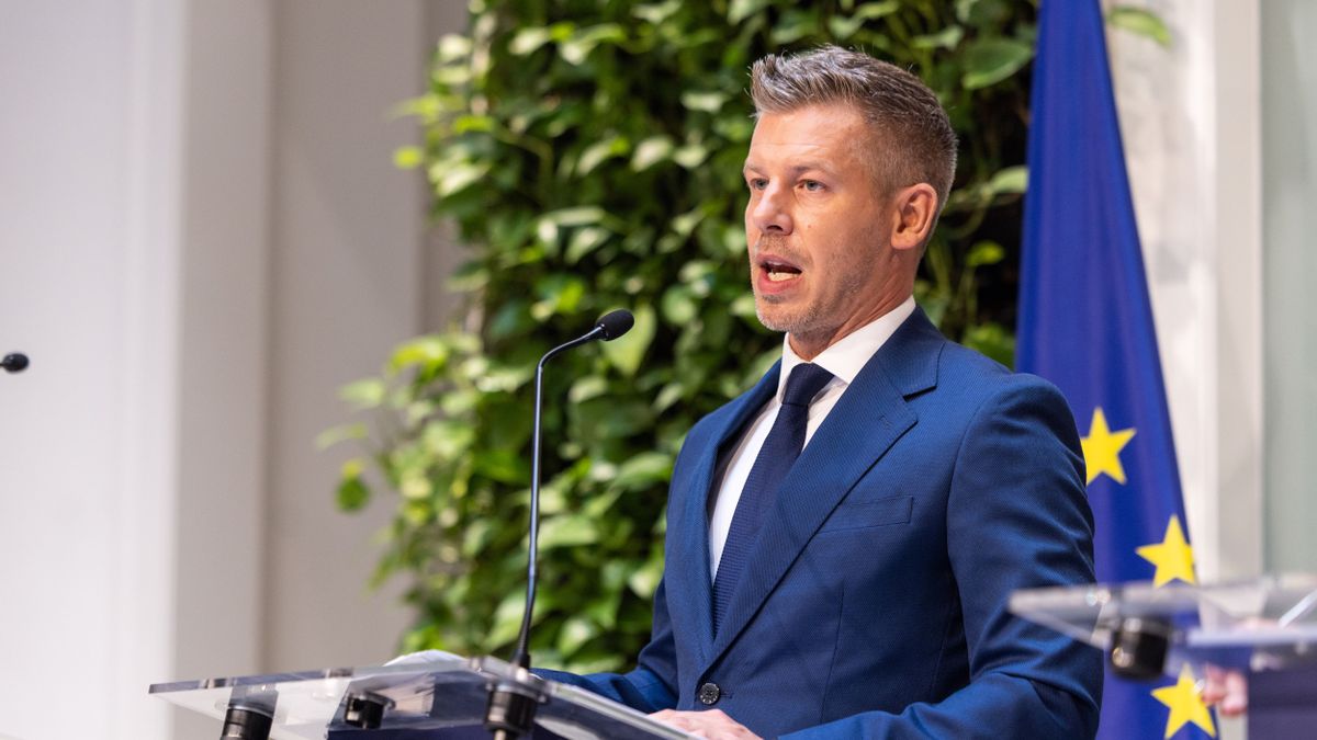 Magyar Péter a saját eredettörténetét is szembeköpte Baka András jelölésével