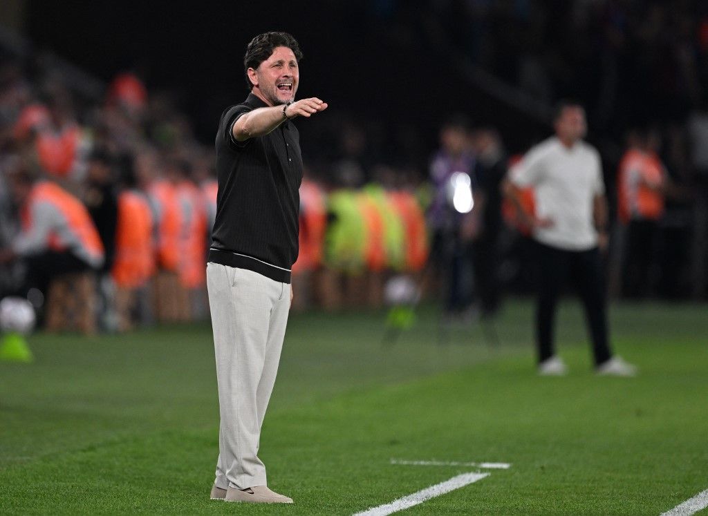 TRABZON, TURKIYE - AUGUST 20: Trabzonspor head coach Fatih Tekke gives tactical instructions to his players during the UEFA Europa League playoff round first-leg match between Trabzonspor and Ferencvaros at Papara Park in Trabzon, Turkiye on August 20, 2026. Hakan Burak Altunoz / Anadolu (Photo by Hakan Burak Altunoz / Anadolu via AFP)