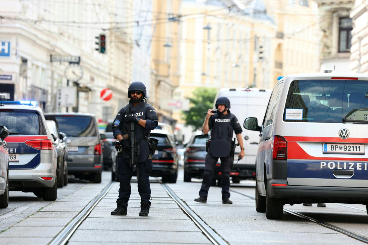 Más tartományokból is érkeznek rendőrök Bécsbe Fotó: APA