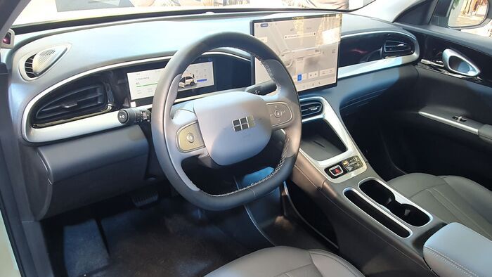 Geely E2