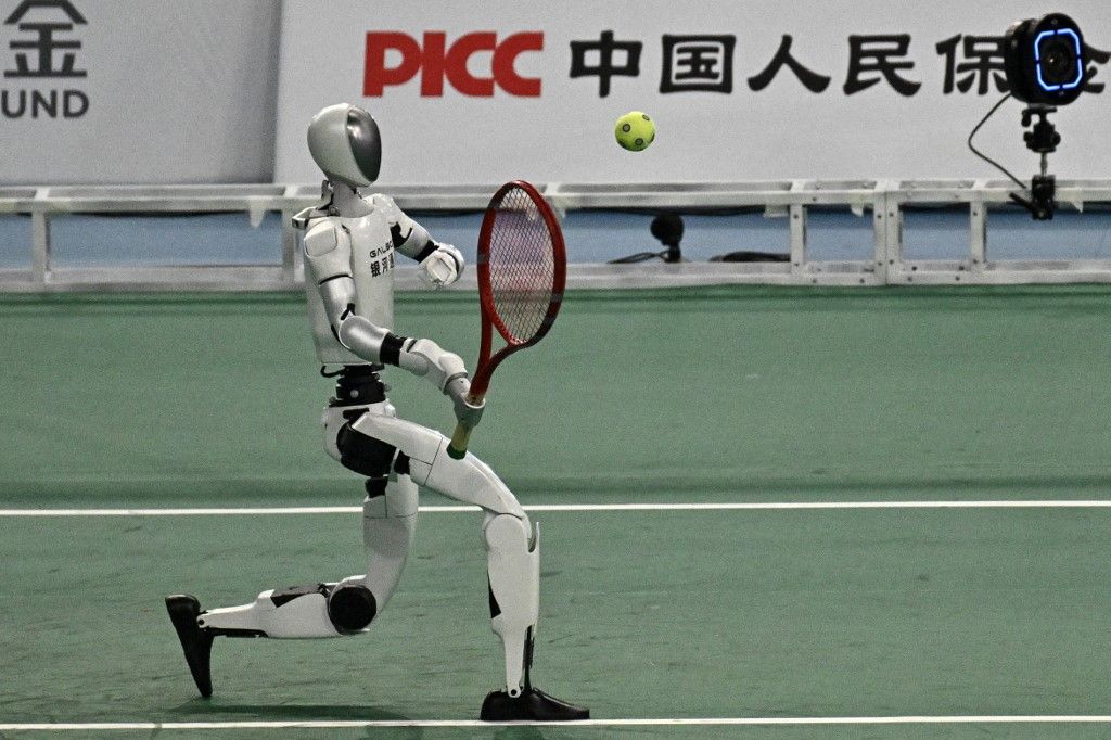 A teniszező robot, ez is Peking