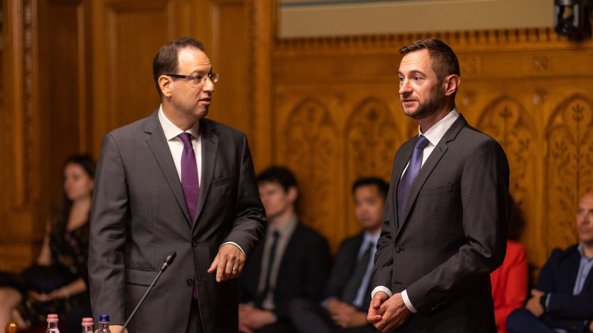 Tovább magyarázkodik a Tisza, közben folyik a jelöltek meghallgatása az új ÁVH élére