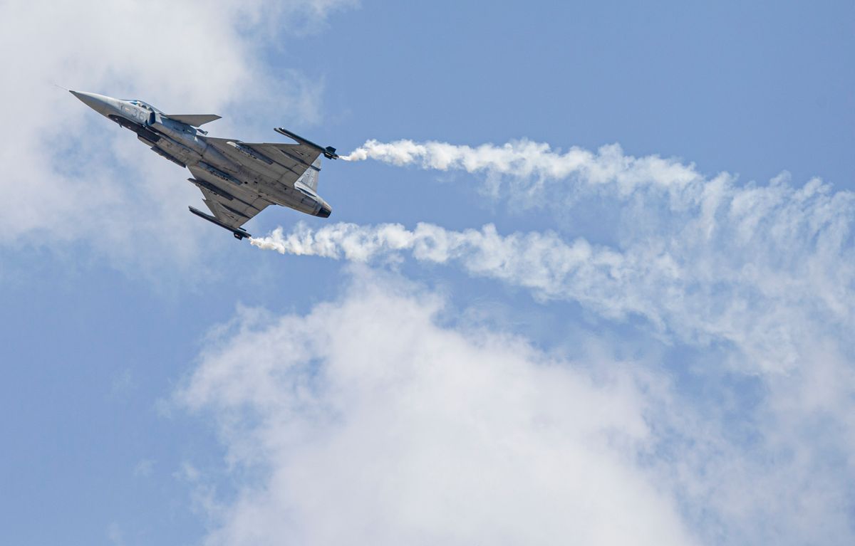 Gripen
20260623 Kecskemét
Magyar Honvédség vitéz Szentgyörgyi Dezső 101. Repülődandár újabb két JAS 39 Gripen harcászati repülőgép fogadásának és a JAS 39 Gripen üzemeltetésének 20 éves jubileumi rendezvény.
Fotó: Bús Csaba BCS
Petőfi Népe
Képen: Kürtös László parlamenti államtitkár, a Honvédelmi Minisztérium miniszterhelyettese.