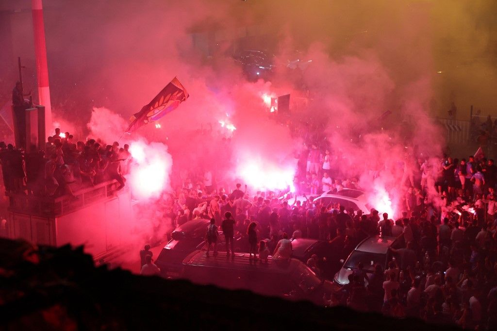 TRABZON, TURKIYE - AUGUST 5: Trabzonspor supporters welcome Egyptian footballer Mohamed Salah with flares and chants upon his arrival at Trabzon Airport in Trabzon, Turkiye, on August 5, 2026. Hasan Tascan / Anadolu (Photo by Hasan Tascan / Anadolu via AFP)