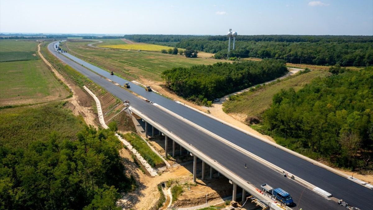 A sajtóval üzenget a Tisza-kormány, erősödik a bosszúkormányzás