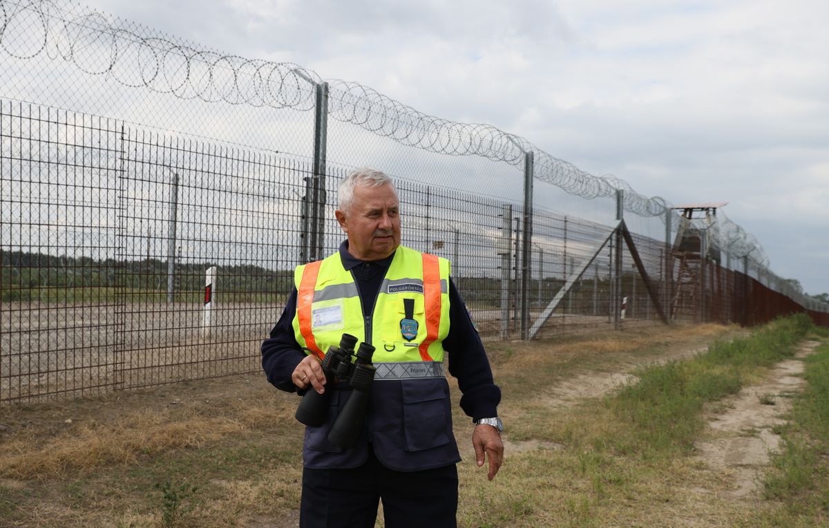 Ásotthalom 20210901
Ideiglenes biztonsági határzár.
Fotó: Mirkó István (MI)
Magyar Nemzet
képen: polgárőr