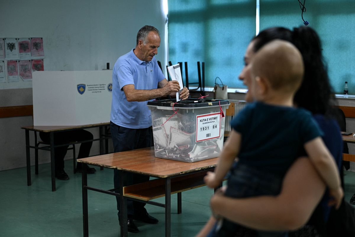 Hiába a választások sorozata, Koszovóban nem képesek kormányt alakítani (Fotó: ARMEND NIMANI / AFP)