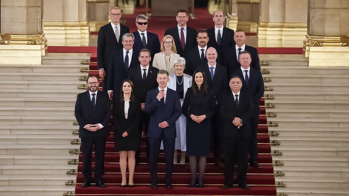 Családi fotó
Tisza miniszterek 
Országgyűlés plenáris ülése 
A Tisza-kormány minisztereinek eskütétele
Magyar Péter miniszterelnök
