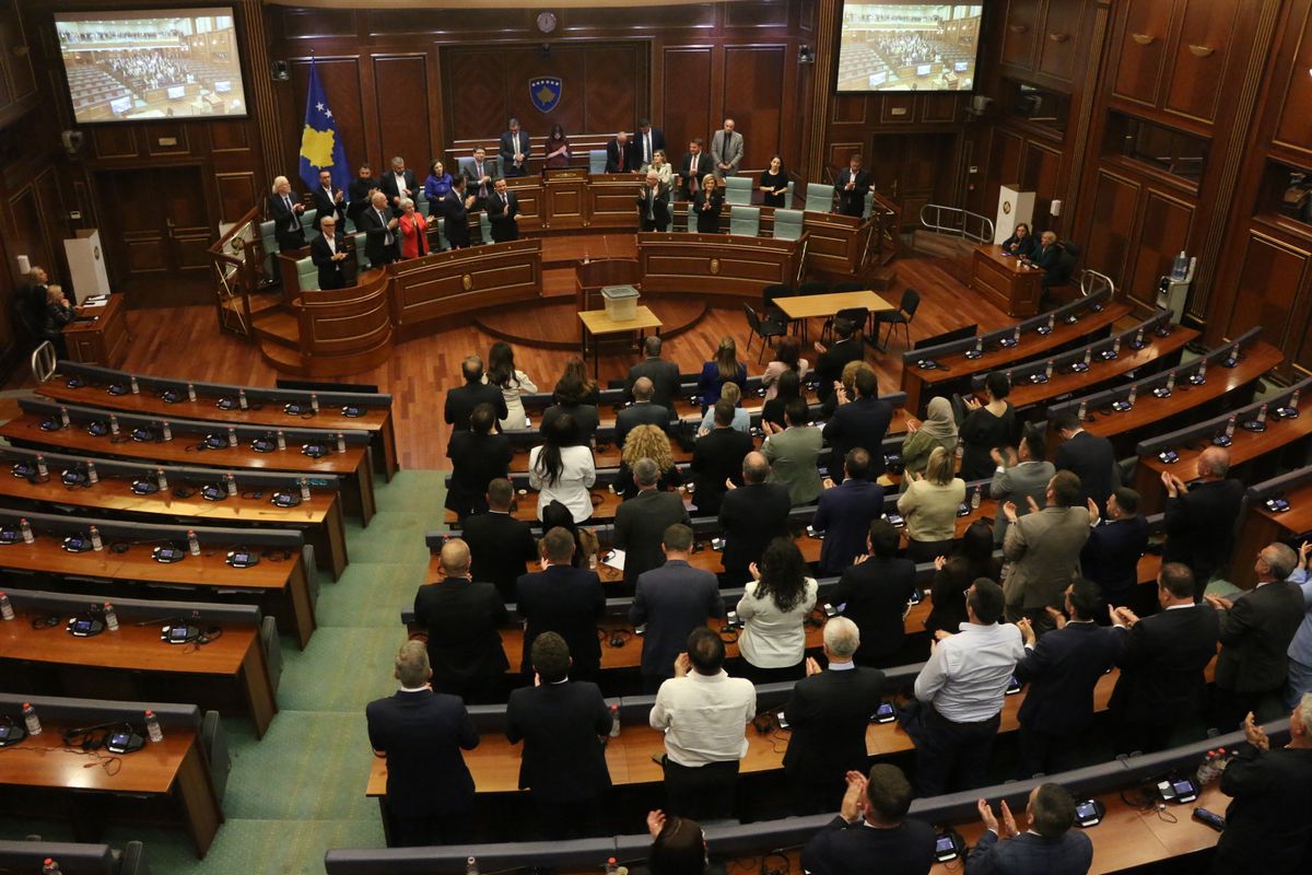 A koszovói parlament az erőszak előtt is kinyitotta a kapuit (Fotó: ERKIN KECI / ANADOLU)