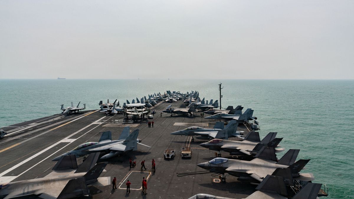 The U.S. Navy Nimitz-class aircraft carrier USS George Washington transits the Strait of Malacca August 13, 2026. U.S. Navy/Mass Communication Specialist Seaman Anthony Vilardi/Handout via REUTERS. THIS IMAGE HAS BEEN SUPPLIED BY A THIRD PARTY.