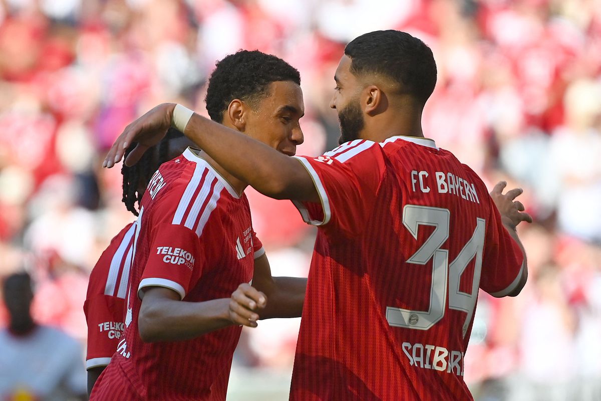 Jamal Musiala itt még a gólpasszt köszöni a Bayern München marokkói igazolásának, Ismail Saibari később már egészen más módon nyújtott neki segítséget