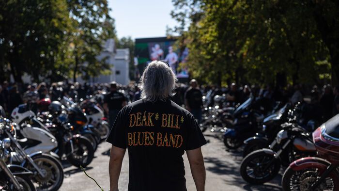 Deák Bill Gyula a magyar blueskirály temetése az Új Köztemetőben