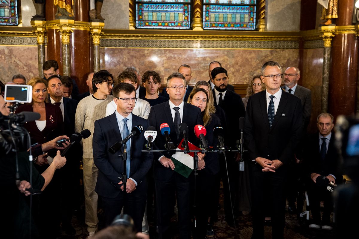 Hankó Balázs
Bóka János Fidesz frakcióvezető
Parlament