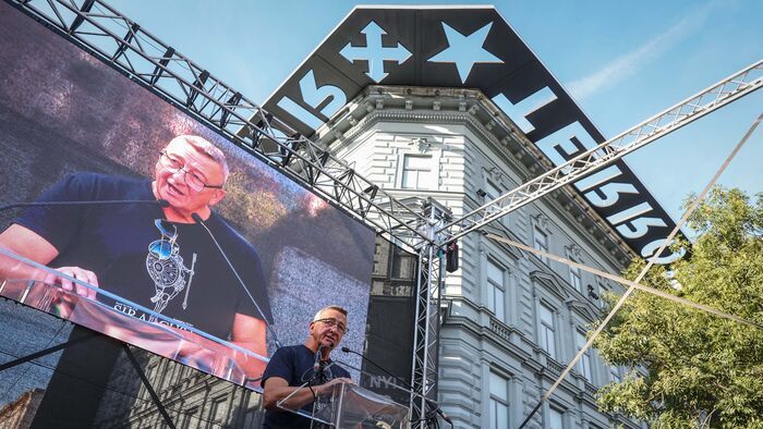 Terror Háza tüntetés Bayer Zsolt