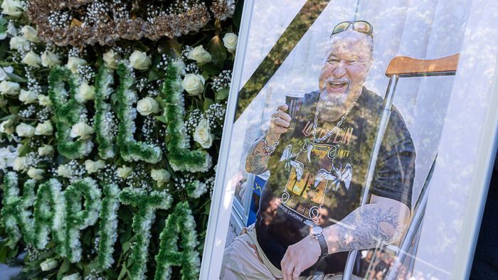 Deák Bill Gyula a magyar blueskirály temetése az Új Köztemetőben