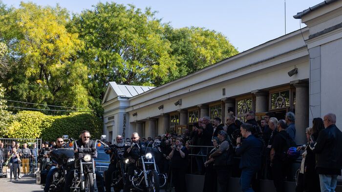 Deák Bill Gyula a magyar blueskirály temetése az Új Köztemetőben