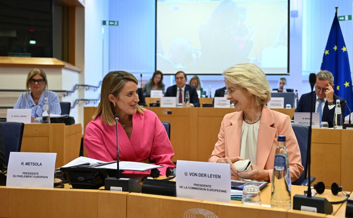 Az Európai Parlament és az Európai Bizottság is a kínaiak mutogat (Fotó: DURSUN AYDEMIR / ANADOLU)