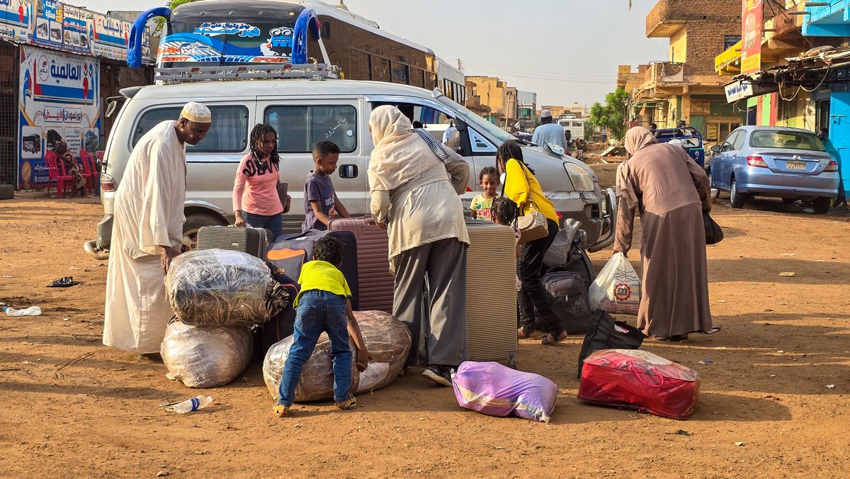 KHARTOUM, SUDAN - AUGUST 26: Sudanese refugees, who fled to Egypt due to clashes between the Sudanese Army and the Rapid Support Forces (RSF), arrive back by bus following the military securing control and restoring safety in Khartoum, Sudan on August 26, 2026. Nezar Abdallah Basheer / Anadolu (Photo by Nezar Abdallah Basheer / Anadolu via AFP)