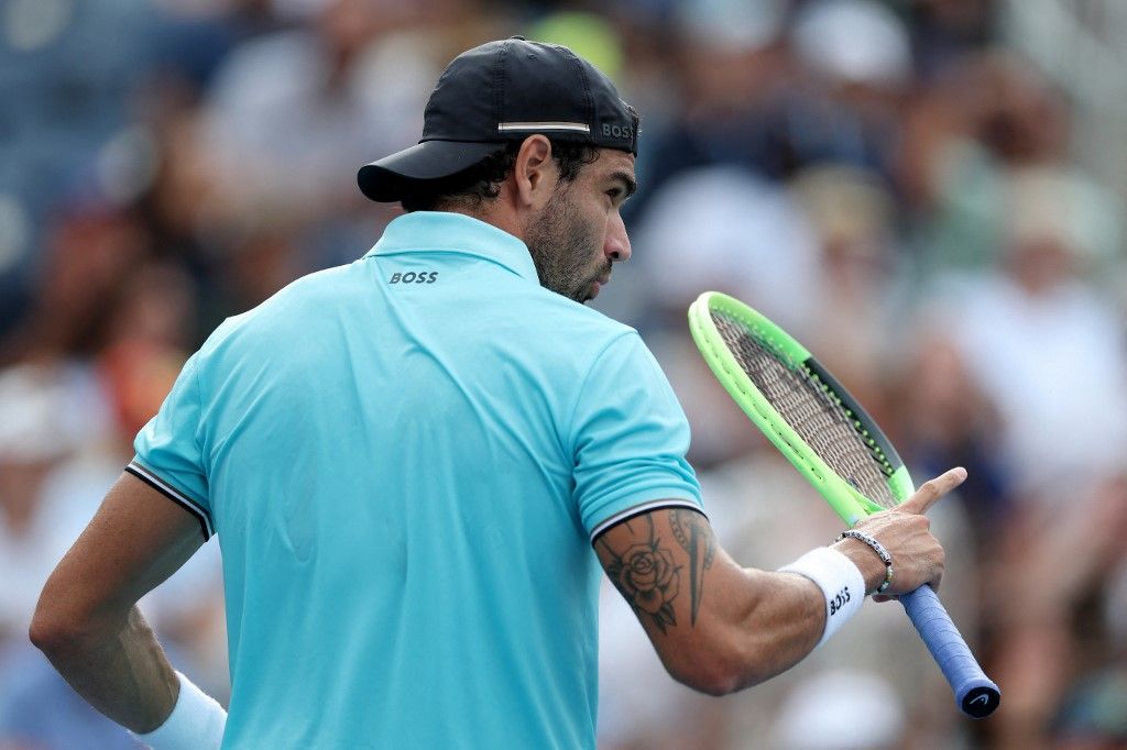 NEW YORK, NEW YORK - AUGUST 31: Matteo Berrettini of Italy reacts against Stan Wawrinka of Switzerland during their Men's Singles First Round match on Day Two of the 2026 US Open at USTA Billie Jean King National Tennis Center on August 31, 2026 in the Flushing neighborhood of the Queens borough of New York City. Al Bello/Getty Images/AFP (Photo by AL BELLO / GETTY IMAGES NORTH AMERICA / Getty Images via AFP)