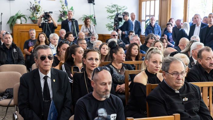 Deák Bill Gyula a magyar blueskirály temetése az Új Köztemetőben