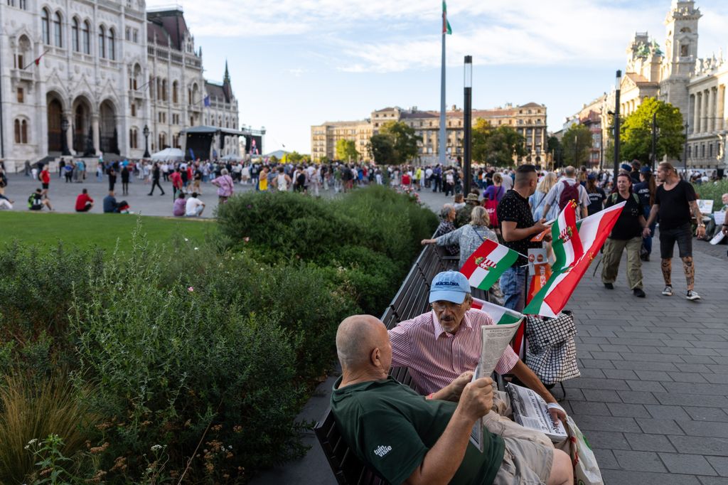 kormányellenes tüntetés Kossuth tér