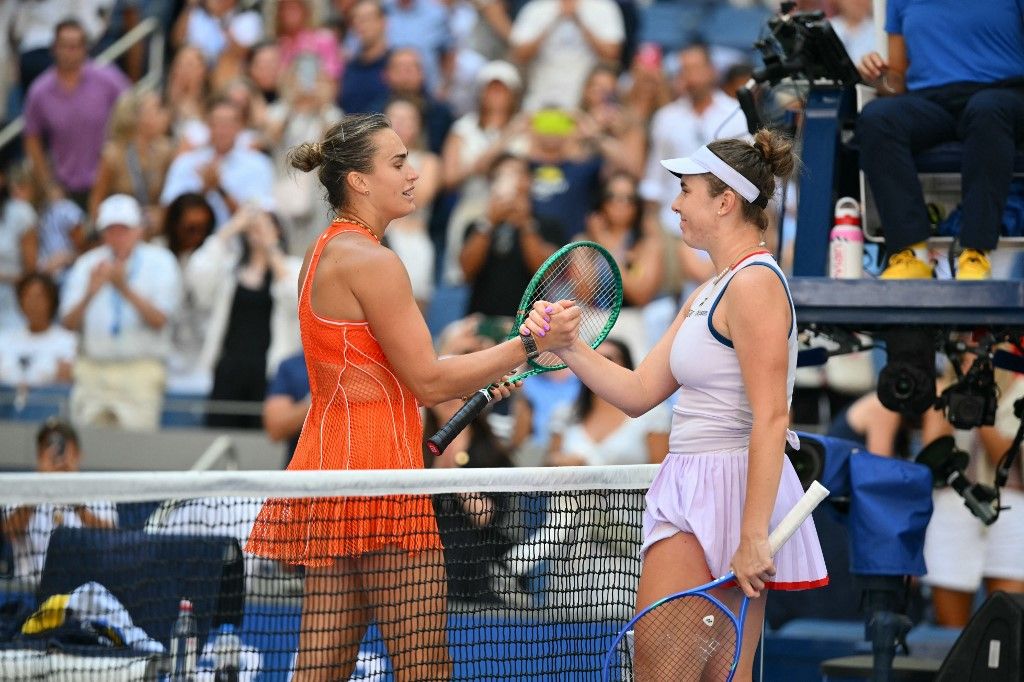 Aryna Sabalenka (balra) sorozatban hatodik évben van ott a US Open női elődöntőjében, de így is elveszíti a világelsőséget