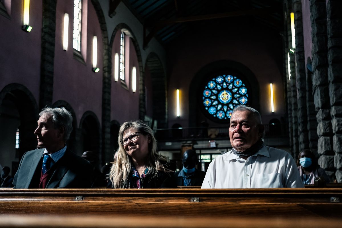 Congregants sit in attend a thanksgiving church service held in her memory at the Anglican Cathedral in Harare Zimbabwe, on September 15, 2022. Queen Elizabeth II will lie in state at Westminster Hall, at the Palace of Westminster, in London, until 0530 GMT on September 19, a few hours before her funeral, with huge queues expected to file past her coffin to pay their respects. (Photo by Jekesai NJIKIZANA / AFP)