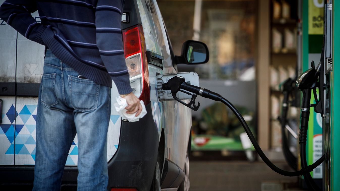 dízeltámogatás
20260310 Budapest
Benzinárstop.A  kormány védett árat vezetett be a benzinkutakon.
A benzin ára 595 forint, míg a gázolaj ára 615 forint lesz.
foto: Vémi Zoltán VZ
MW