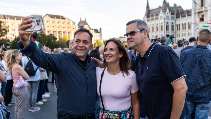 kormányellenes tüntetés Kossuth tér