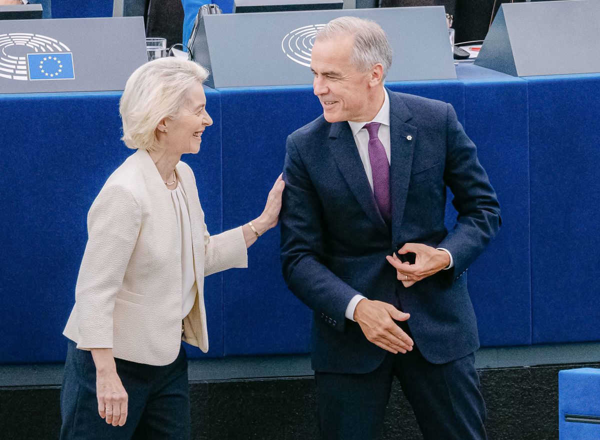This handout photograph taken and released by the European Union on September 16, 2026 shows European Commission President Ursula von der Leyen (L) greeting Canada's Prime Minister Mark Carney during her annual keynote address to the European Parliament in Strasbourg, eastern France. EU chief Ursula von der Leyen raised the prospect on September 16, 2026 of Canada becoming the 27-nation bloc's first "associate member", as she pitched closer cooperation on tech, defence and energy to Canadian leader Mark Carney. "I would like to work with you on opening the door for Canada to be the first associate member of the EU," von der Leyen told the Canadian prime minister, who was attending her annual keynote speech to the European Parliament, drawing a standing ovation in the chamber. (Photo by Christophe Licoppe / EUROPEAN UNION / AFP) / RESTRICTED TO EDITORIAL USE - MANDATORY CREDIT "AFP PHOTO /  EUROPEAN UNION / Christophe LICOPPE" - HANDOUT - NO MARKETING NO ADVERTISING CAMPAIGNS - DISTRIBUTED AS A SERVICE TO CLIENTS