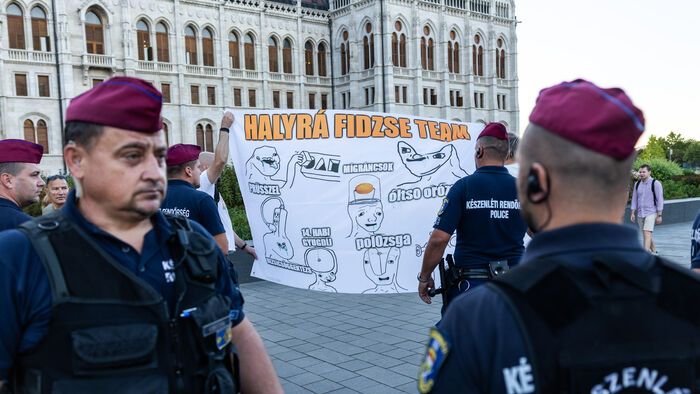 kormányellenes tüntetés Kossuth tér
