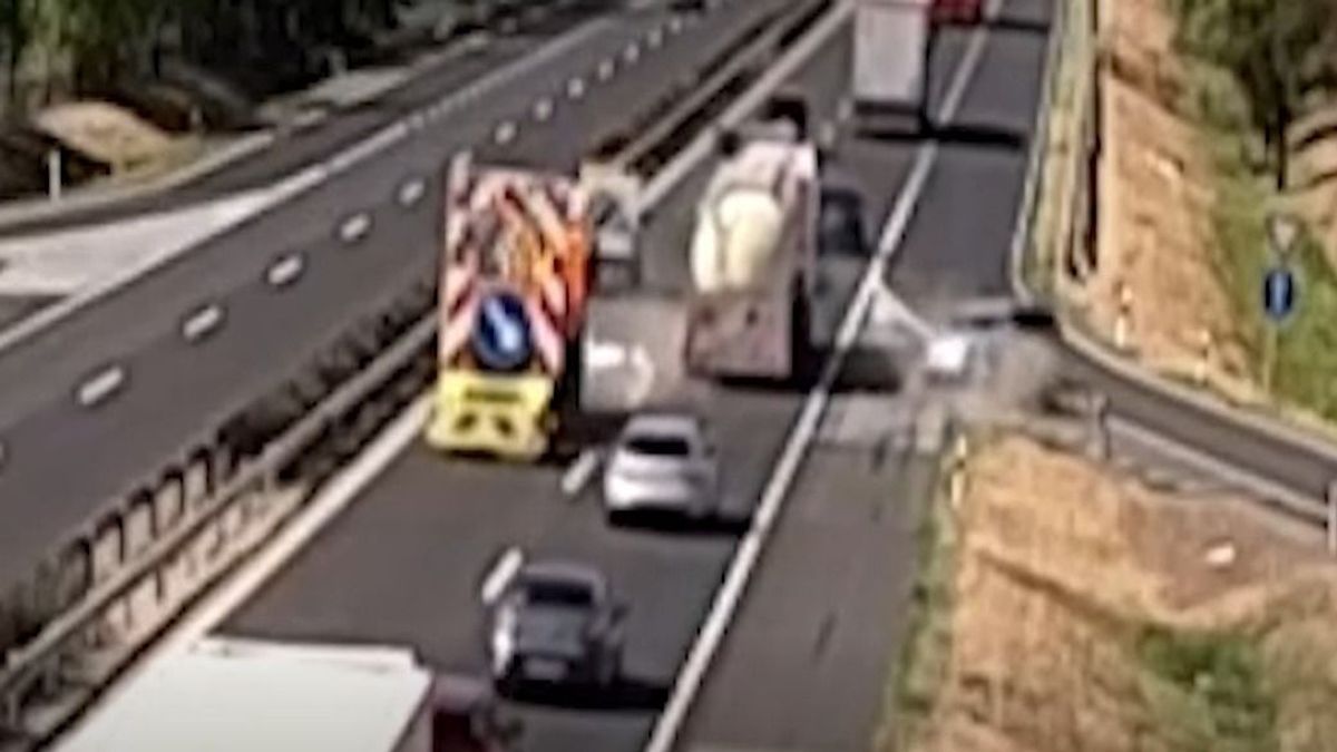 Be akart vágni a kamion elé, az árokban végezte + videó