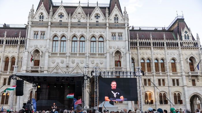 kormányellenes tüntetés Kossuth tér