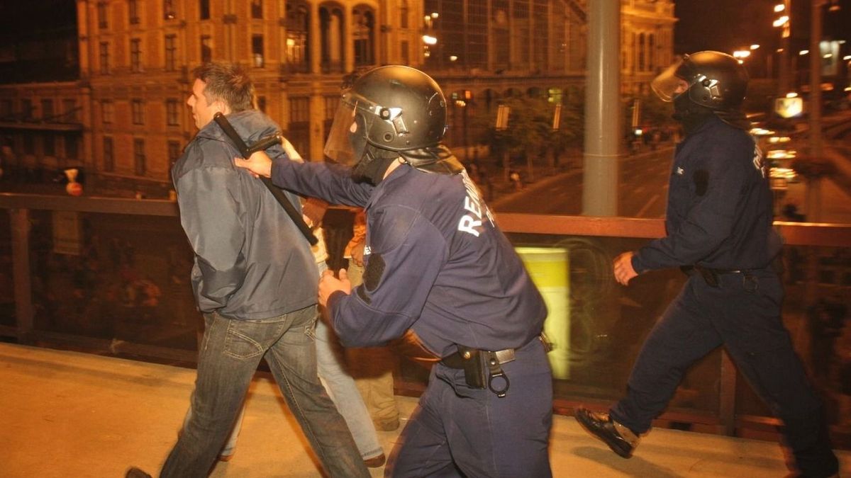 Húsz éve a tévészékház ostromával kezdődött 2006 véres ősze + videók