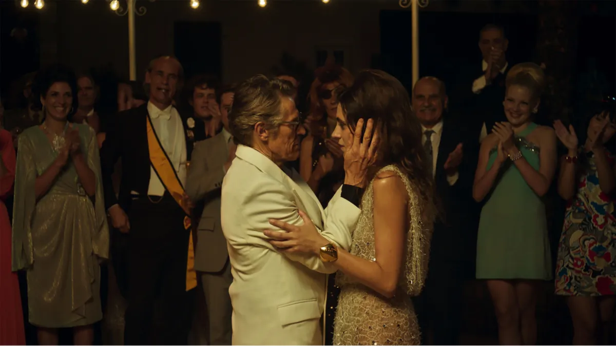 Willem Dafoe és Vic Carmen Sonne Az ünnepelt című filmben. Forrás: TMDb