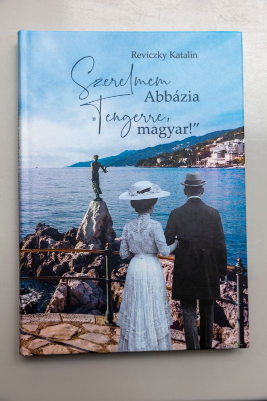 Reviczky Katalin: Szerelem Abbázia, tengerre magyar című könyv borítója
Horvátország
Opatija
Adria
Abbázia
